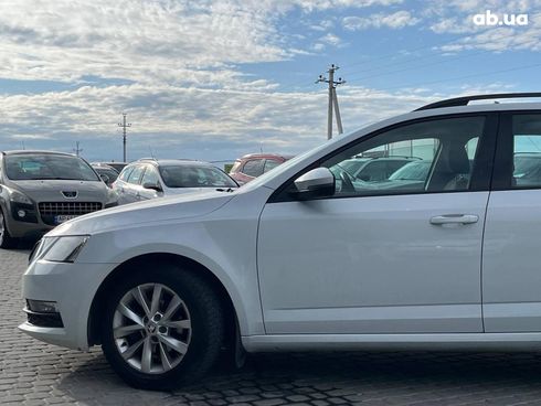 Skoda Octavia 2017 белый - фото 11