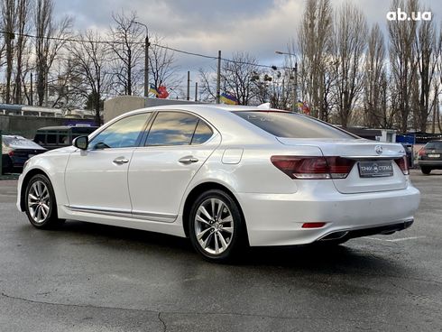 Lexus LS 2015 белый - фото 6