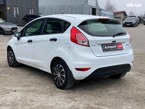 Ford Fiesta 2013 белый - фото 3