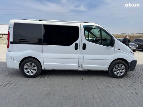 Opel Vivaro 2007 белый - фото 4