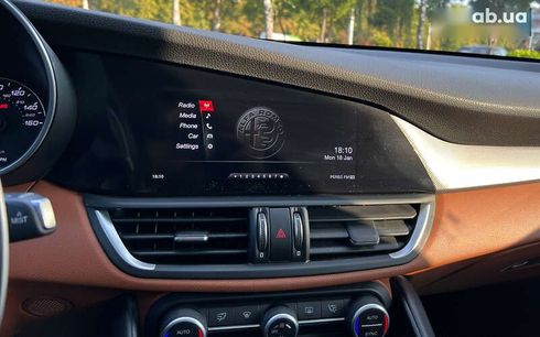 Alfa Romeo Giulia 2017 - фото 13