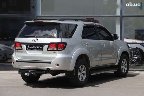 Toyota Fortuner 2007 - фото 2