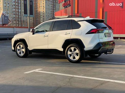 Toyota RAV4 2020 - фото 3