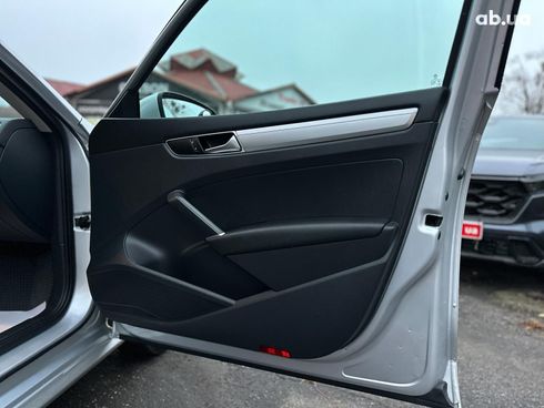 Volkswagen Passat 2016 серый - фото 23