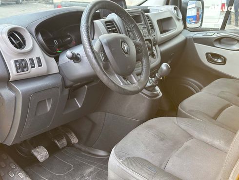 Renault Trafic 2017 желтый - фото 17