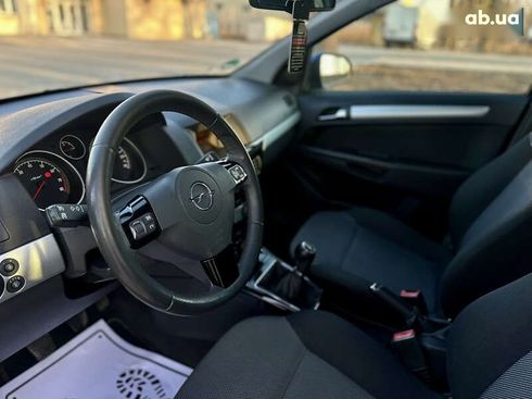 Opel Astra 2010 - фото 24