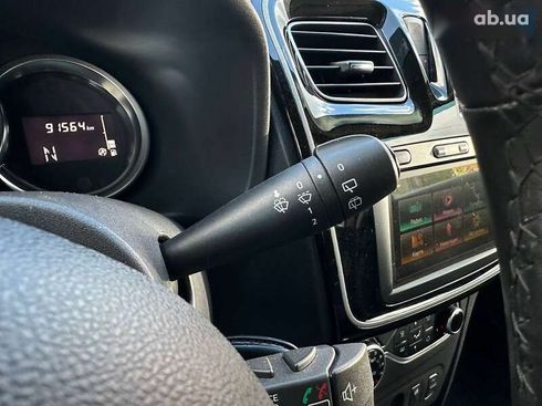 Renault Sandero 2019 - фото 22
