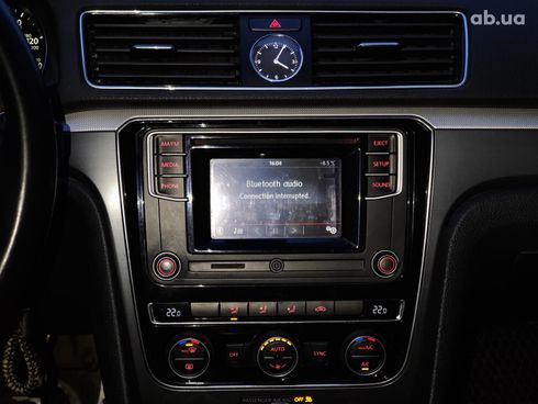 Volkswagen Passat 2016 серый - фото 18