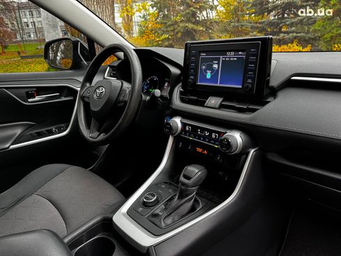Toyota RAV4 2019 серый - фото 37