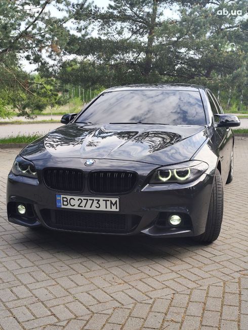 BMW 5 серия 2015 серый - фото 2