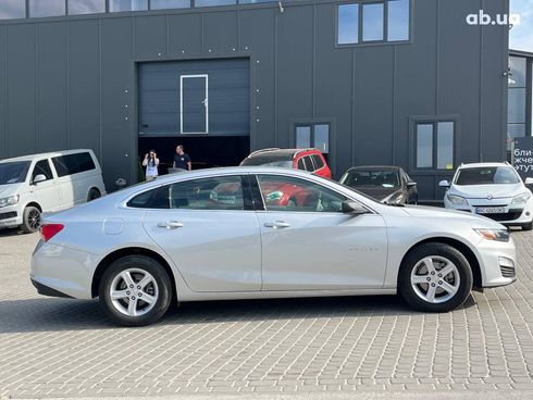 Chevrolet Malibu 2019 серый - фото 10