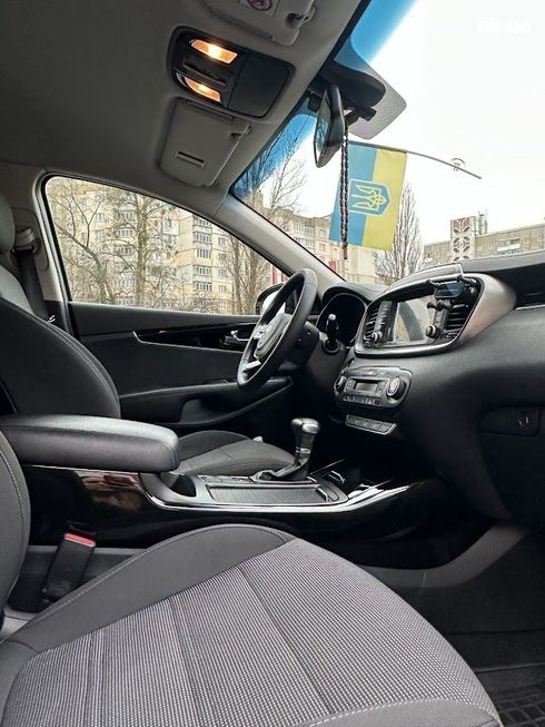 Kia Sorento 2019 серый - фото 14