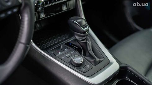 Toyota RAV4 2021 - фото 30
