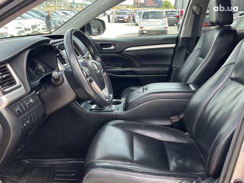 Toyota Highlander 2016 серый - фото 14