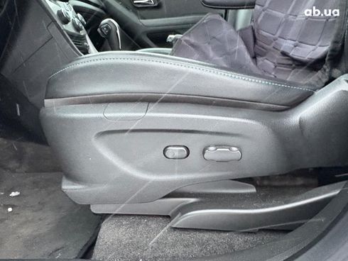 Chevrolet Trax 2016 белый - фото 42