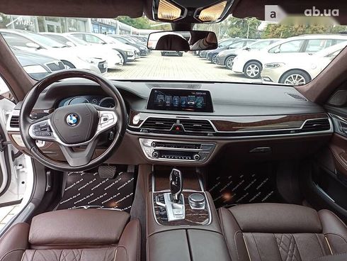 BMW 750 2016 - фото 26