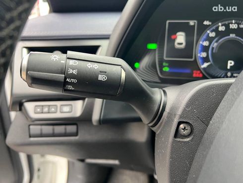 Lexus UX 2019 белый - фото 28