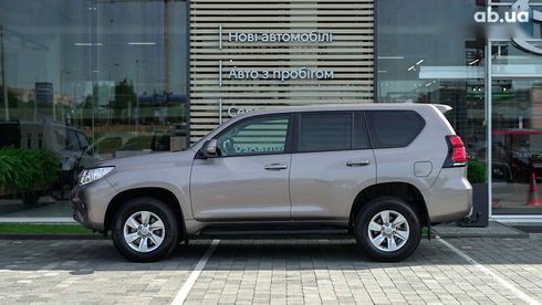 Toyota Land Cruiser Prado 2022 - фото 3