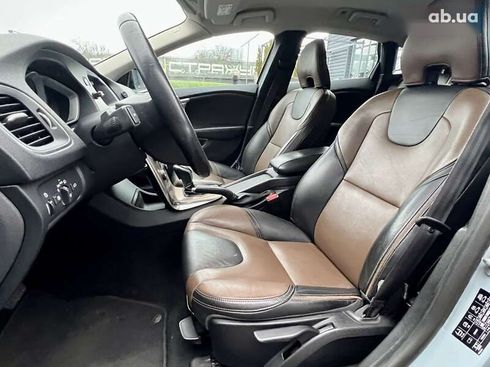 Volvo V40 Cross Country 2016 - фото 20