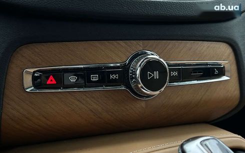 Volvo XC90 2018 - фото 18