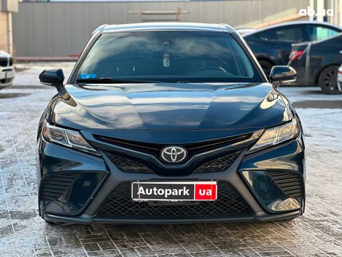 Toyota Camry 2018 черный - фото 2