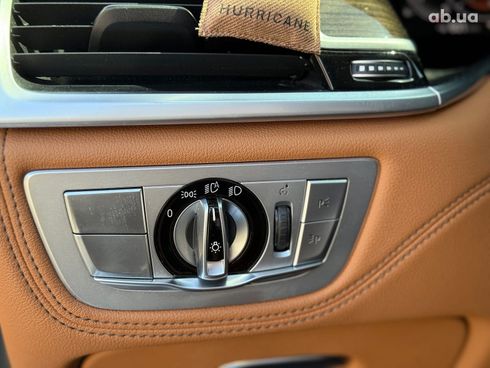 BMW 7 серия 2019 белый - фото 32