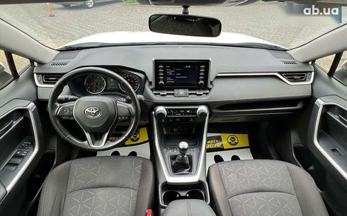 Toyota RAV4 2020 - фото 12