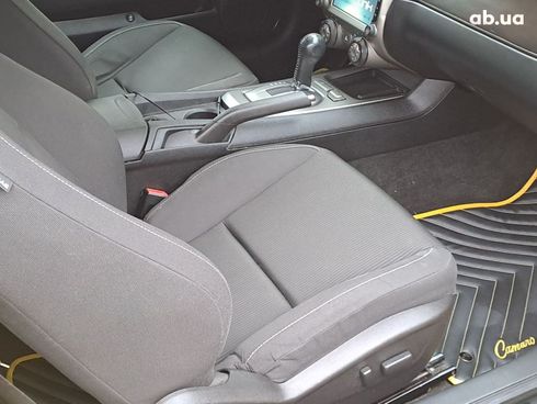 Chevrolet Camaro 2013 желтый - фото 7