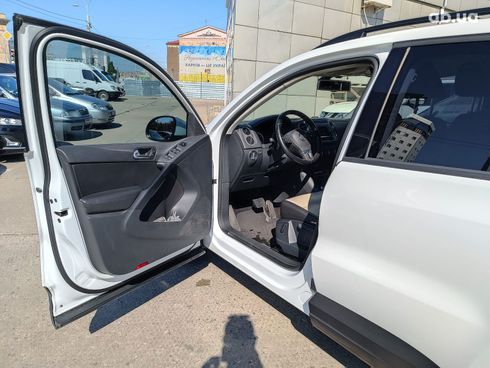 Volkswagen Tiguan 2016 белый - фото 20