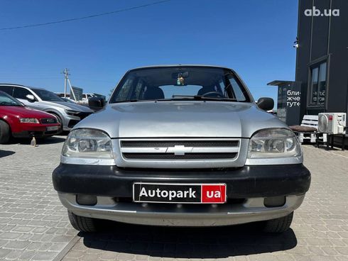 Chevrolet Niva 2004 серый - фото 2