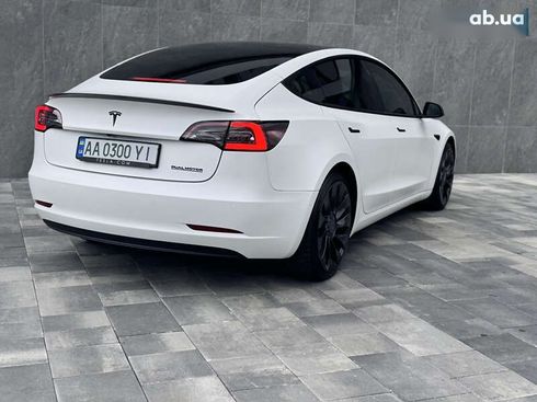 Tesla Model 3 2022 - фото 8
