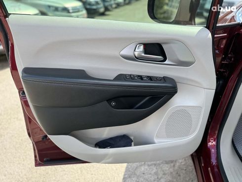 Chrysler Pacifica 2017 красный - фото 76