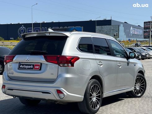 Mitsubishi Outlander 2021 серый - фото 8