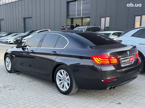 BMW 5 серия 2015 серый - фото 7