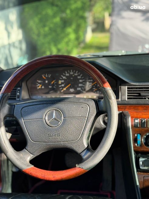 Mercedes-Benz E-Класс 1994 вишневый - фото 12