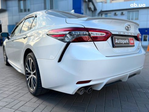 Toyota Camry 2019 белый - фото 23