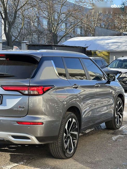 Mitsubishi Outlander 2023 - фото 12