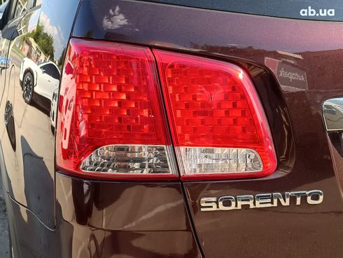 Kia Sorento 2011 красный - фото 10