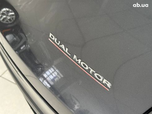 Tesla Model Y 2023 серый - фото 32