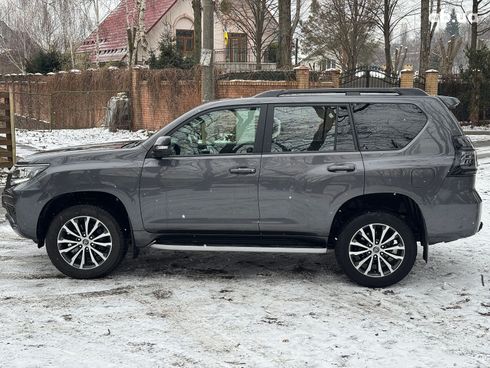 Toyota Land Cruiser Prado 2022 серый - фото 9