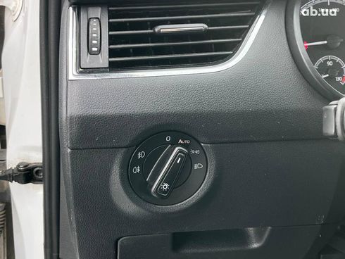 Skoda Octavia 2017 белый - фото 14
