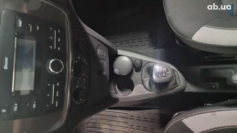 Renault Sandero 2021 - фото 11