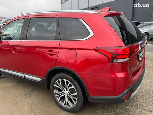 Mitsubishi Outlander 2018 красный - фото 8