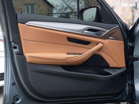 BMW 5 серия 2017 - фото 21