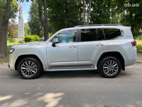 Toyota Land Cruiser 2021 серый - фото 12