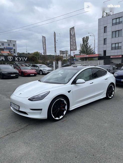 Tesla Model 3 2021 - фото 4