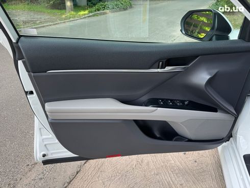 Toyota Camry 2020 белый - фото 11