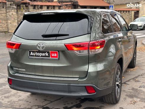 Toyota Highlander 2017 серый - фото 10