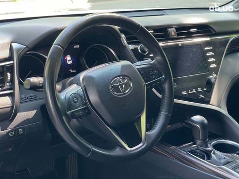 Toyota Camry 2019 белый - фото 33