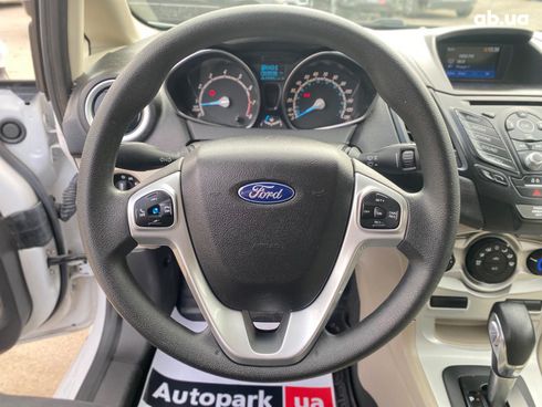 Ford Fiesta 2018 белый - фото 48